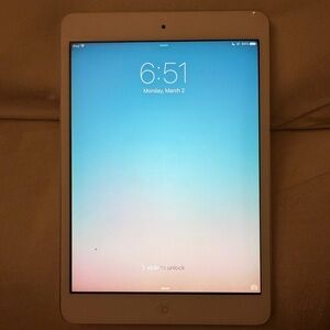 Apple iPad Mini 1st Generation 16GB in Silver